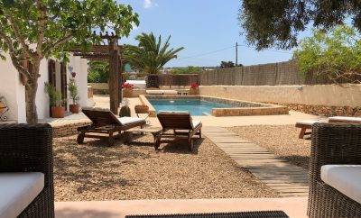 BEAUTIFUL VILLA NEAR THE BEACH OF ILLETAS – F118