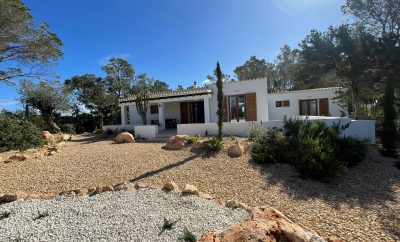 FULLY RENOVATED VILLA PLAYA DE MITJORN – FORMENTERA V216