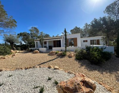 VILLA COMPLETAMENTE RENOVADA PLAYA DE MITJORN – FORMENTERA V216