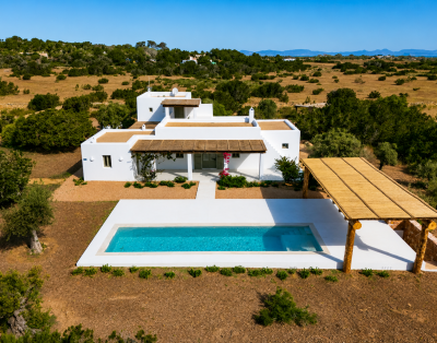 VILLA EXCLUSIVA REFORMADA CON PISCINA IN ES CAP FORMENTERA V225